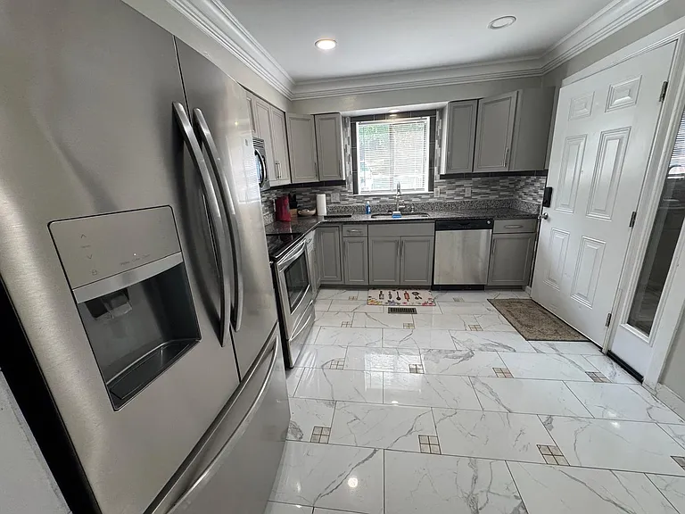 4736 Walden Pond Dr — Photo 14