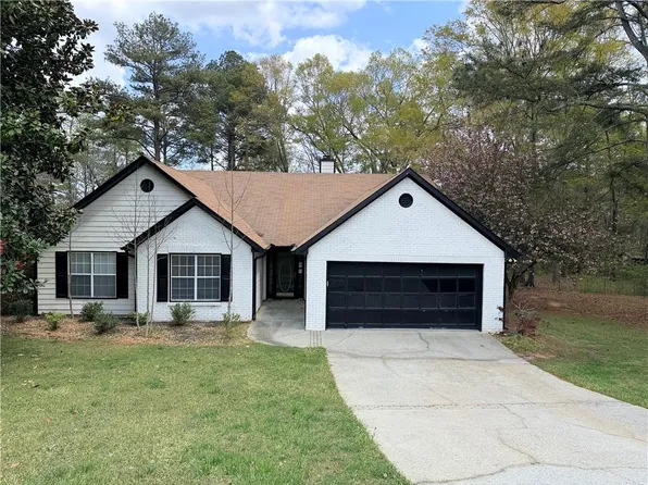 3011 Maple Cove Ct, Loganville, GA 30052