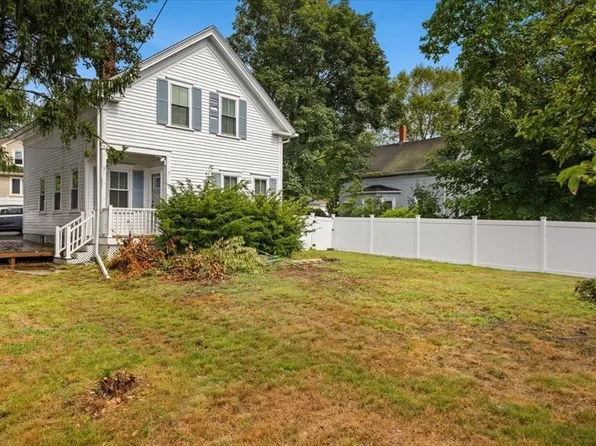698 Fall River Ave, Seekonk, MA 02771