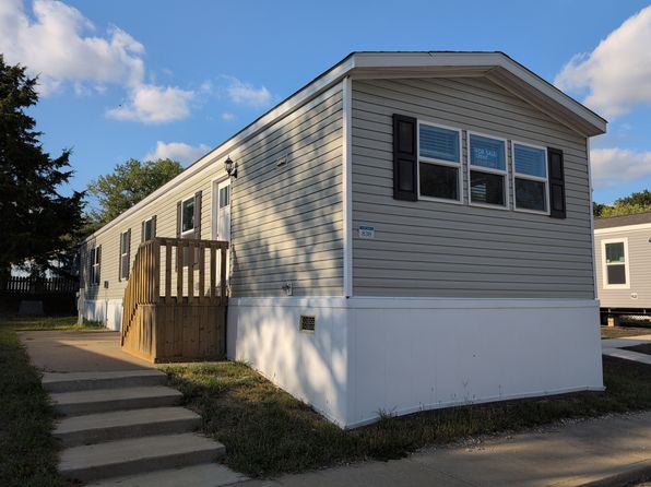 838 S 74th Pl