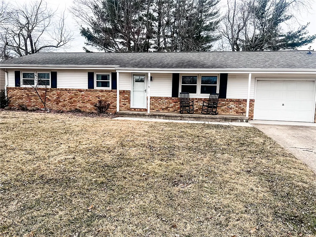 1016 Douglas St photo 1