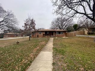 537 Hurstview Dr, Hurst, TX 76053