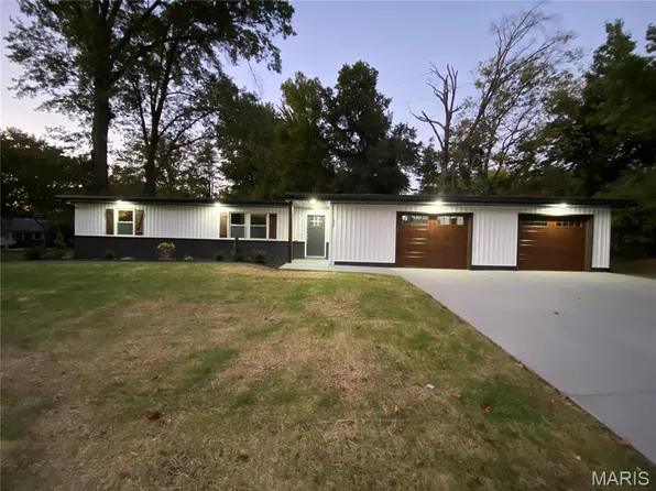 207 Hunter St, Lebanon, IL 62254