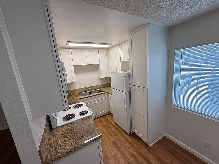3911 Oregon St #6 — Photo 8