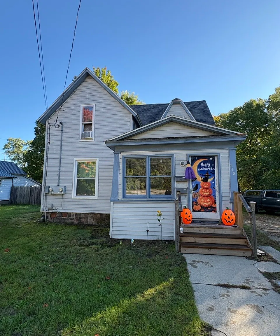 418 N Bridge St — Photo 2
