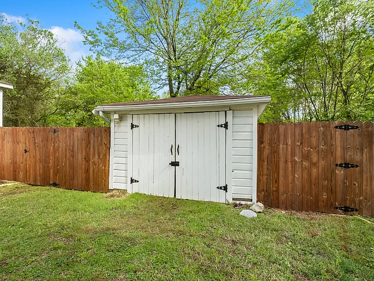 2228 W Wedington Dr — Photo 22