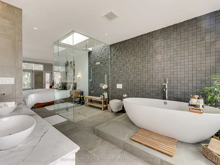 81 Dagmar Ave — Photo 40