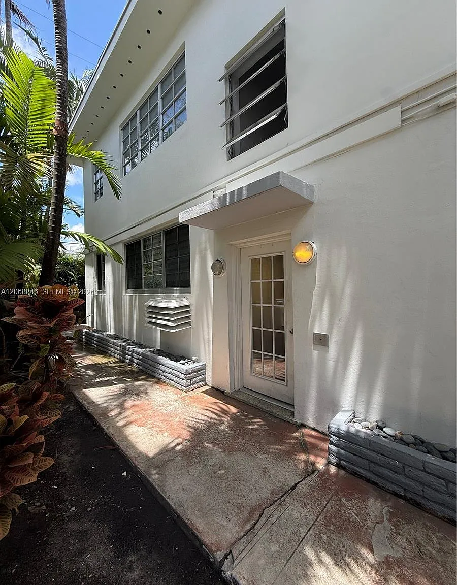 Lincoln Road Villas South — Photo 1