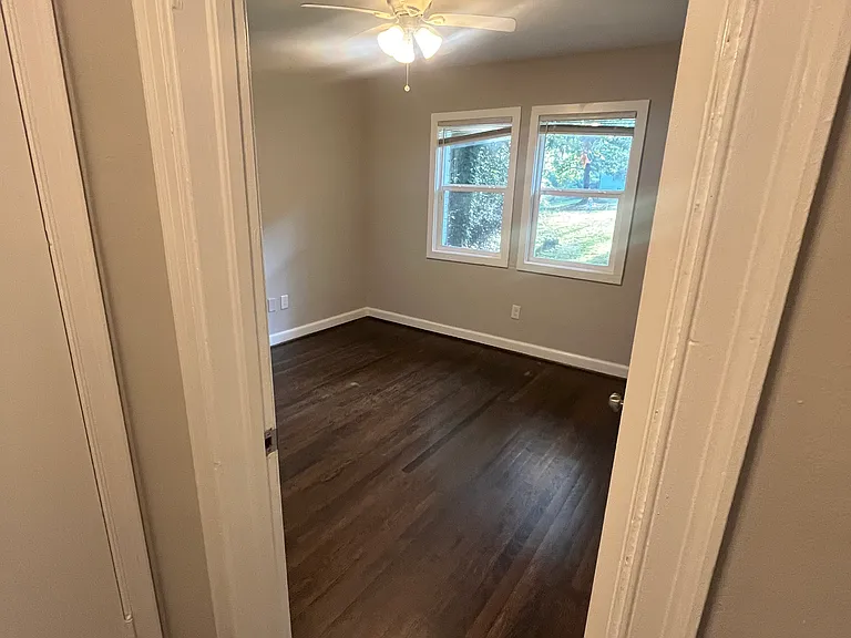 510 Hilderbrand Dr — Photo 19