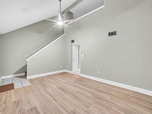 3rd image of 310 Cedar Ave N APT E