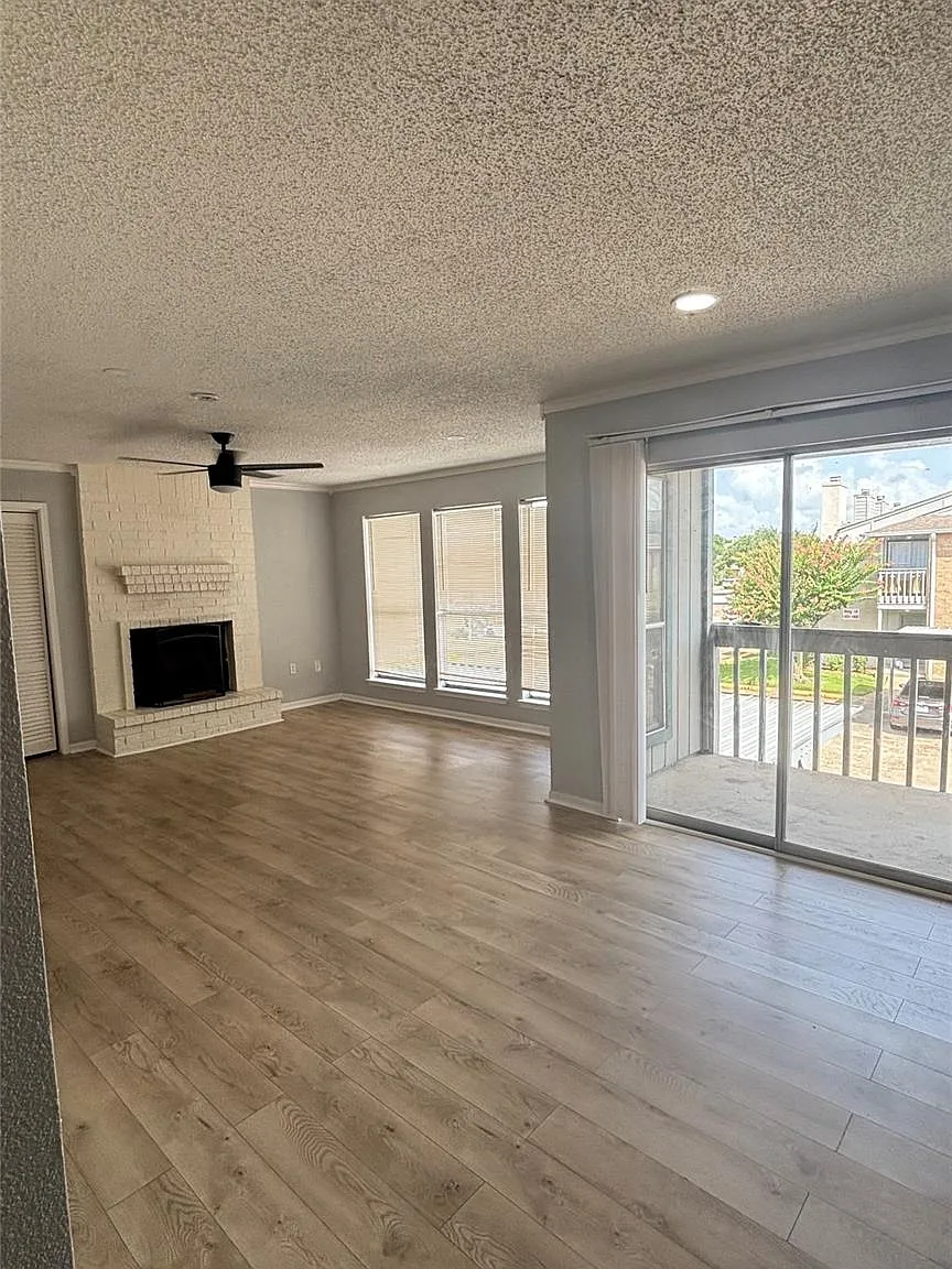 2 bed, 2.0 bath, 997 sqft, $1,400 — Photo 1