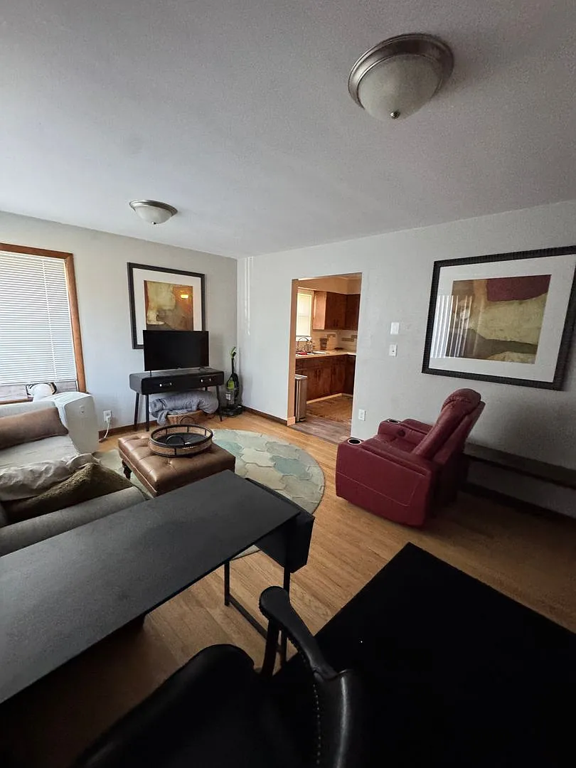 5633 W Oklahoma Ave — Photo 2