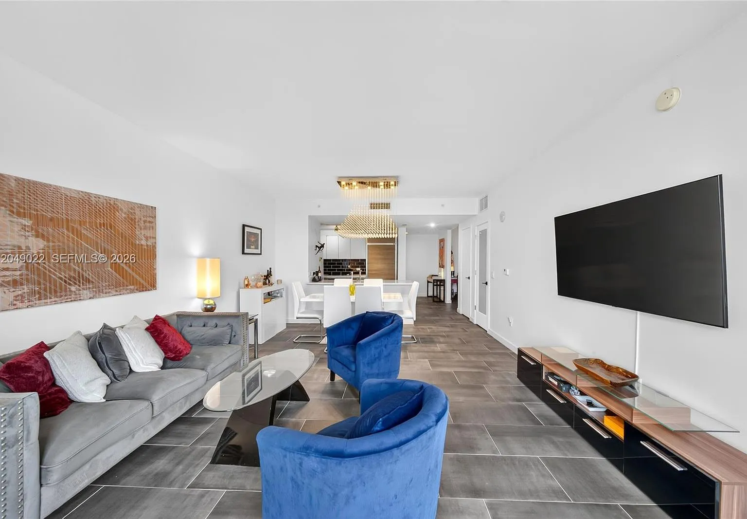1100 Millecento Residence — Photo 1