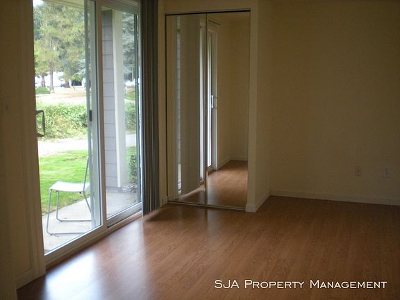 5th image of 15842 NE Leary Way