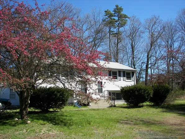 61 Taunton St, Bellingham, MA 02019