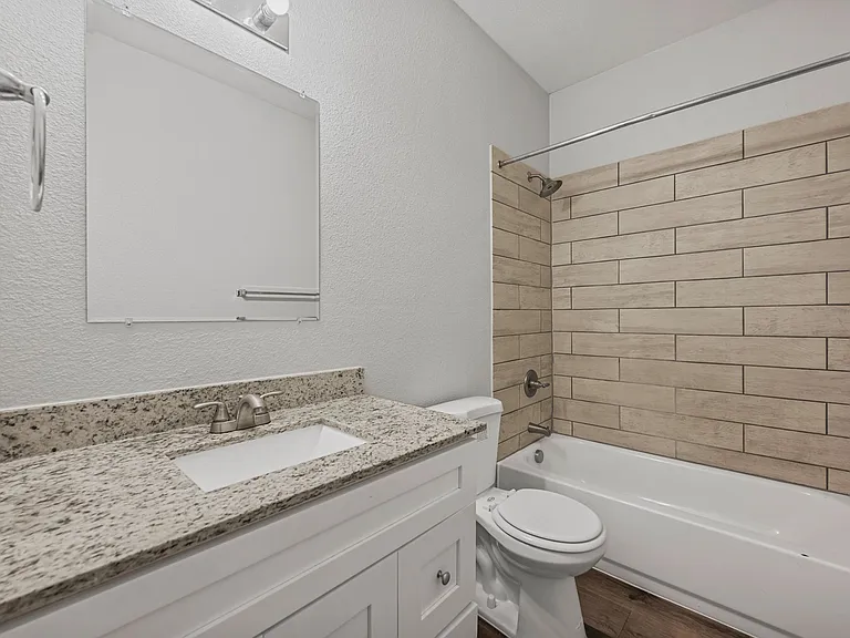 1709 E Tucker St #MAIN — Photo 7