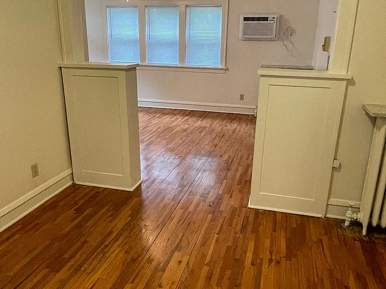 St. Clair Apartments — Photo 30