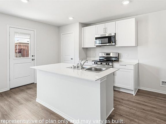 5th image of 584 Saint Charles Pl