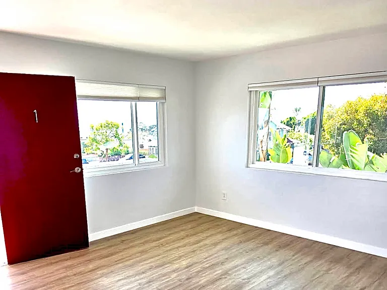 1280 Glenneyre St #A — Photo 4