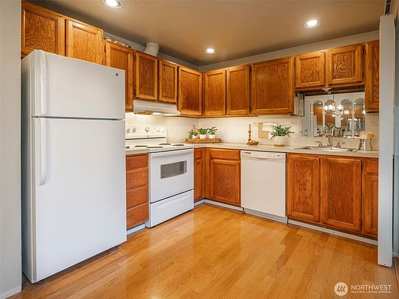 5th image of 928 N 98th Street