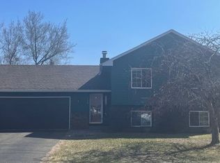 136 Green Briar Dr, Lino Lakes, MN 55014