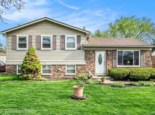 2639 Trailwood Dr, Troy, MI 48083