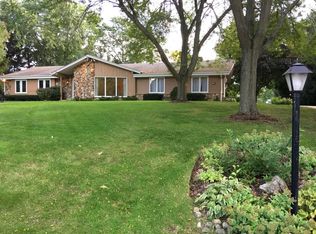 18565 W Lynette Ln, New Berlin, WI 53146