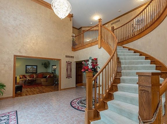 5th image of 9253 W Golfview Dr