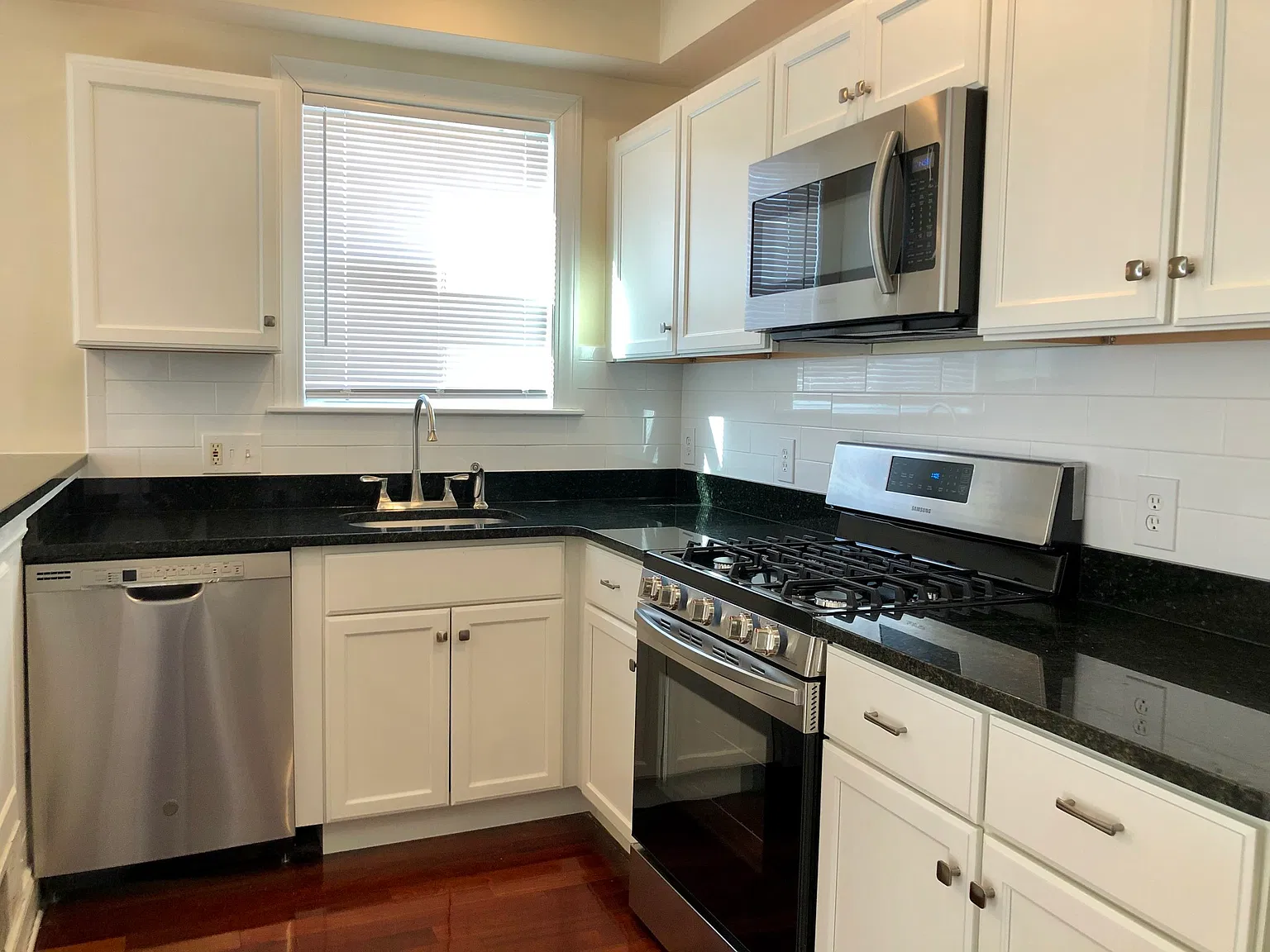 4 bed, 1500 sqft, $4,600 — Photo 3