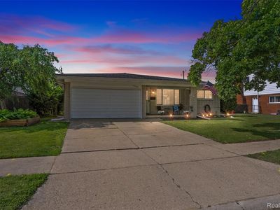 7044 Jenerous St, Center Line, MI, 48015
