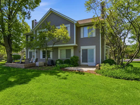 934 Surrey Ln #2, Dundee, IL 60118