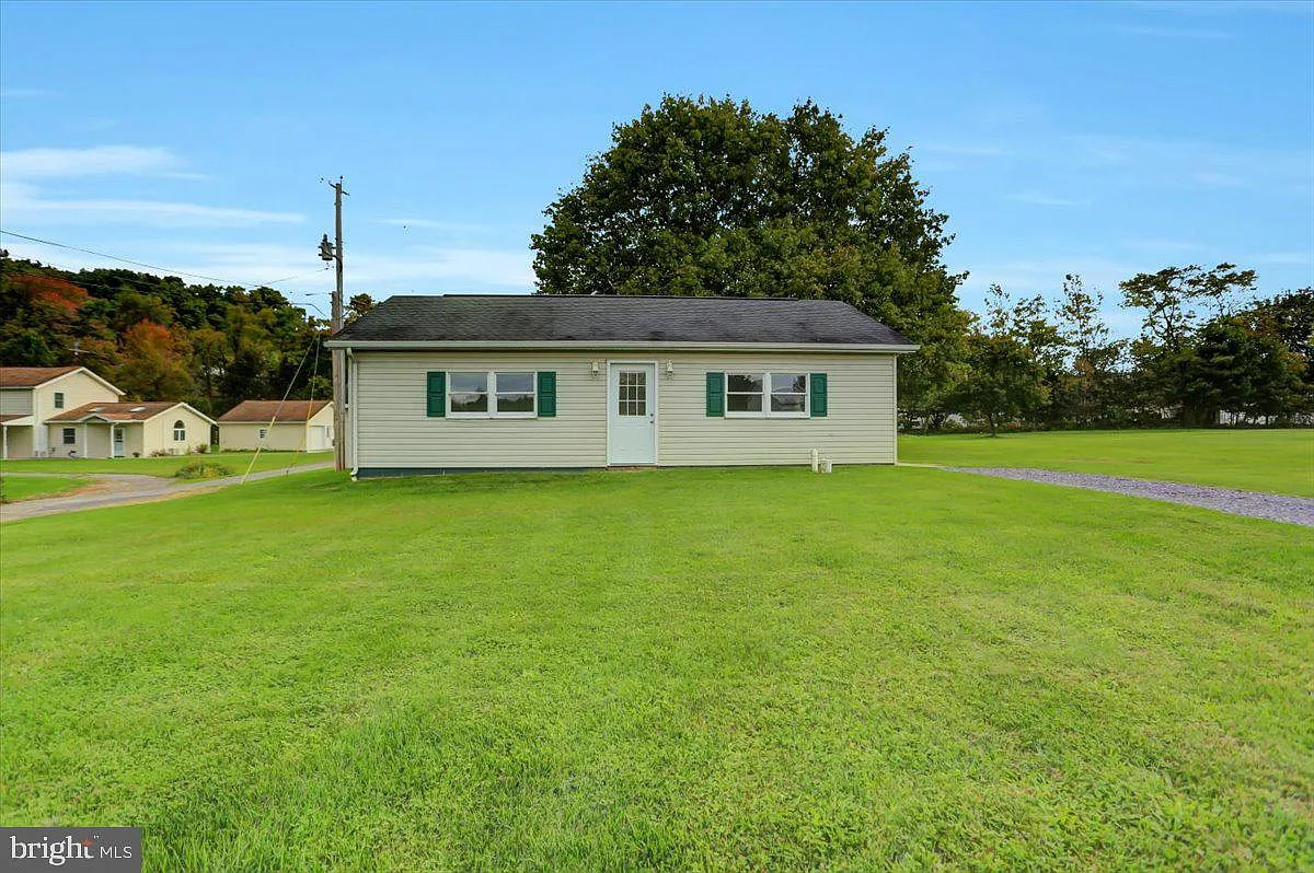 111 Railroad Ln photo 1