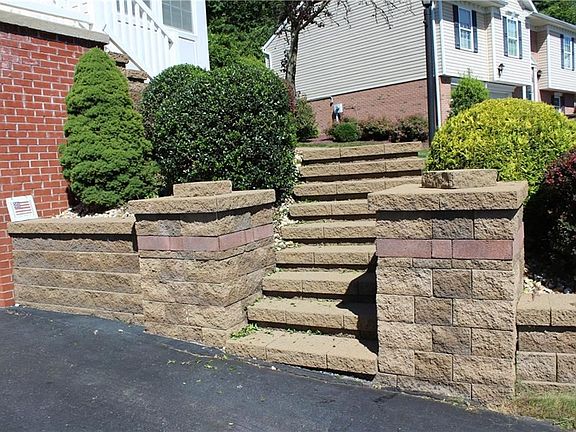 2nd image of 221 Chanticleer Cir