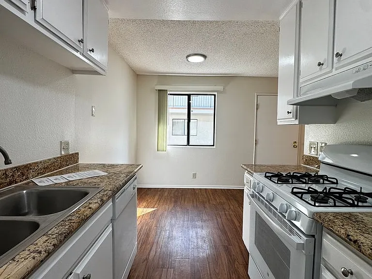 17740 Scherzinger Ln — Photo 21