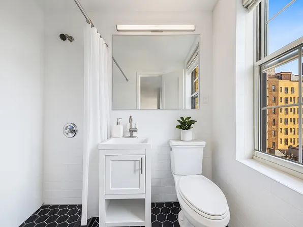 25 East 67th Street image 3 of 4