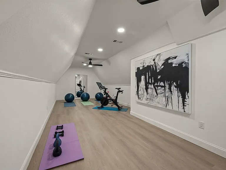 320 W Highland St — Photo 30