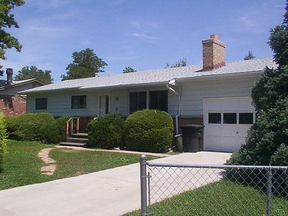 Big corner landscaped lot1