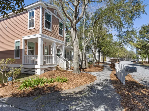 2207 Government St #17, Ocean Springs, MS 39564