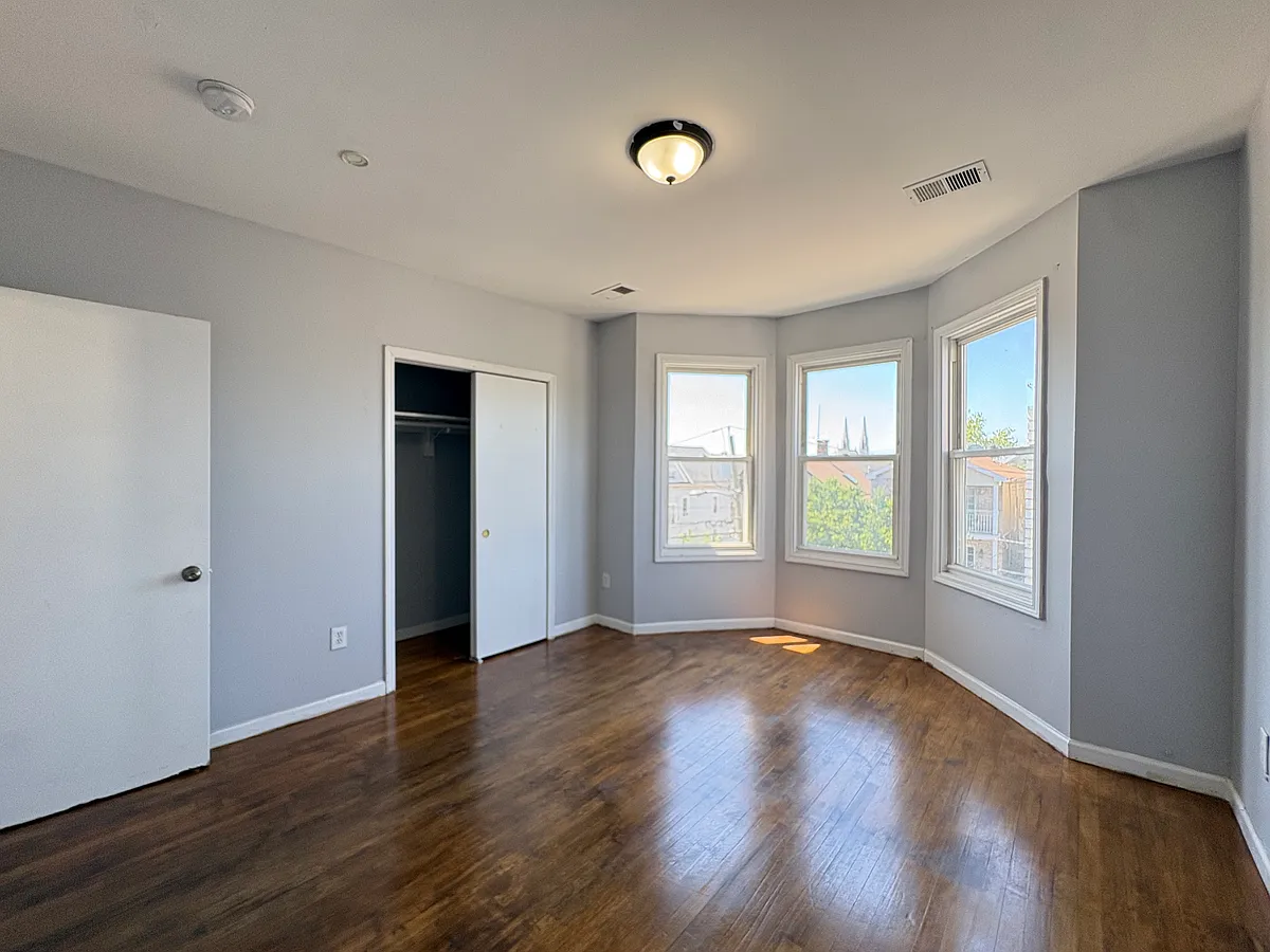 Building Photo - 249 Inslee Pl #3L