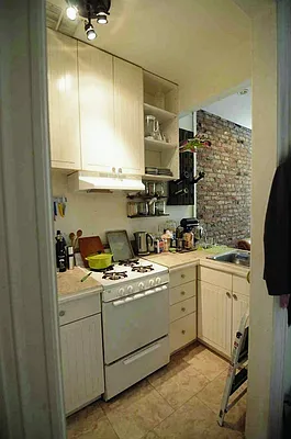 Rented by Perry Associates NYC Inc | media 12