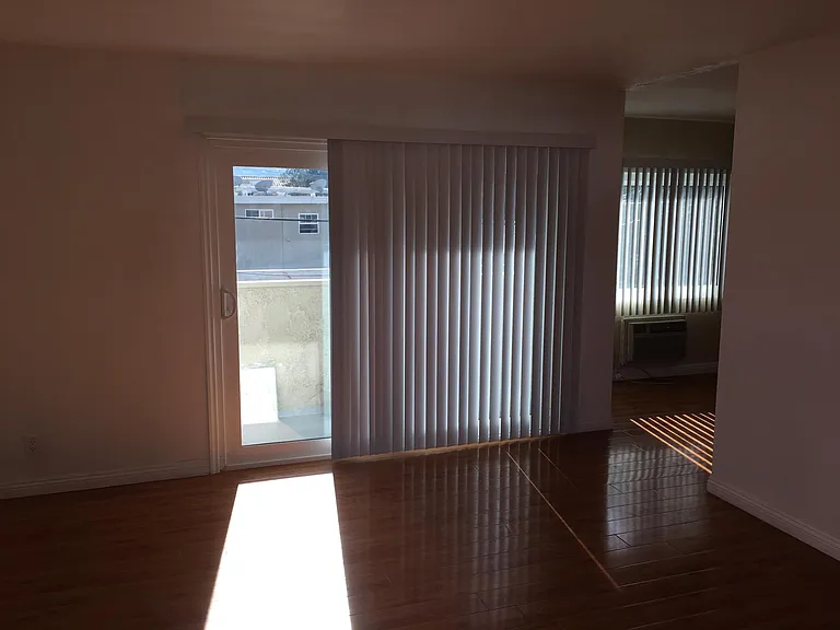 10842 Landale St #6 — Photo 8
