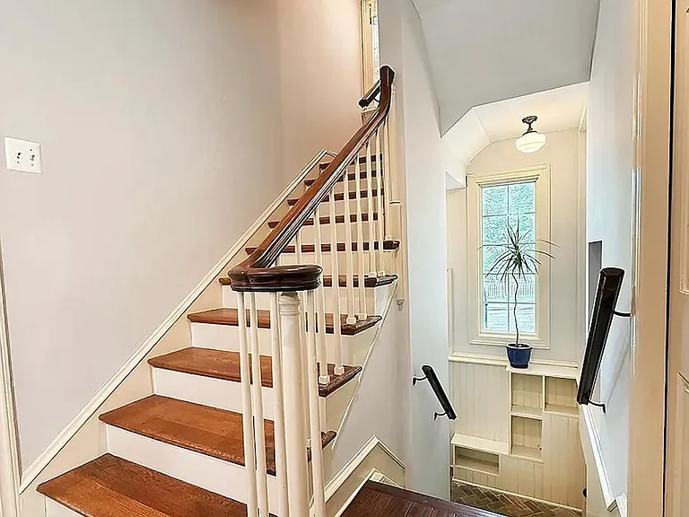 195 Midfield Rd — Photo 12
