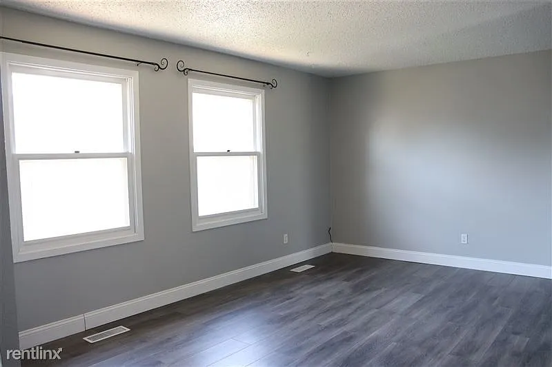 3 bed, 1.5 bath, 1688 sqft, $1,990 — Photo 4