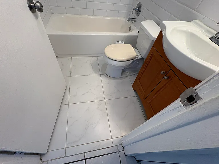 231 SW 8th St #1 — Photo 19
