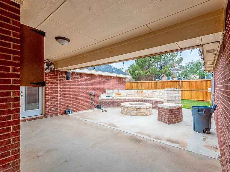 4715 Bishops Castle Dr — Photo 32