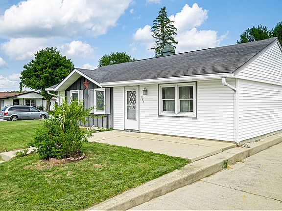 3rd image of 501 Fairlane Dr