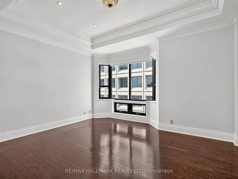 1166 Bay St #Penthouse 1 — Photo 32