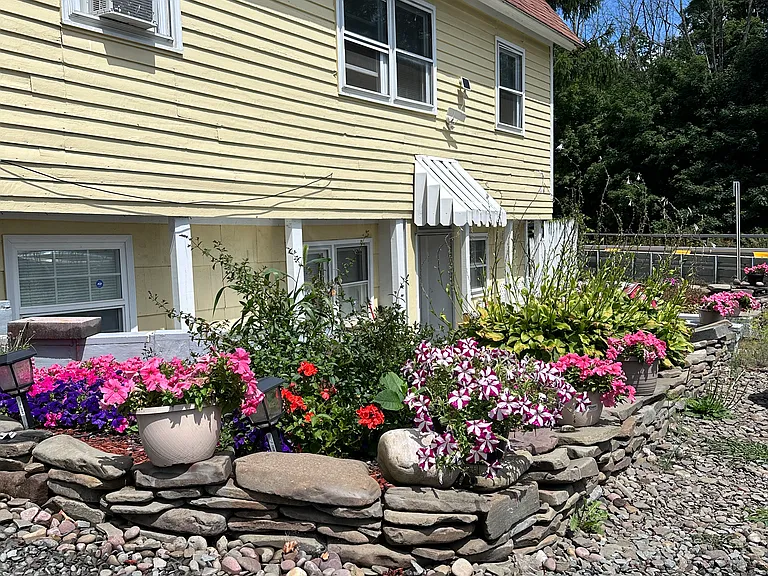 396 Oak Hill Rd — Photo 1