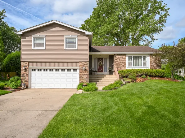 23W311 Edgewood Ct, Glen Ellyn, IL 60137