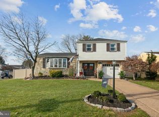 9726 Glenhope Rd, Philadelphia, PA 19115